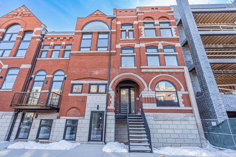 Photo of 505 W Elm Avenue #7, Chicago, IL 60610 (MLS # 12535028)