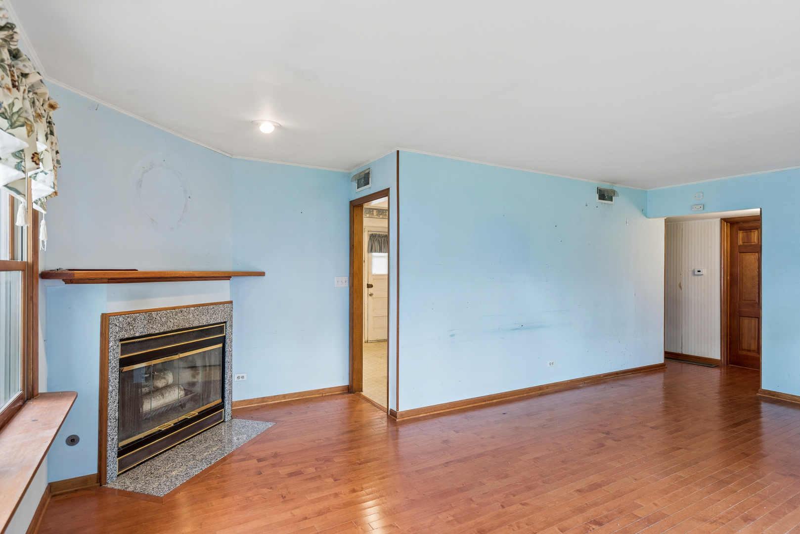 146 S Archer Avenue