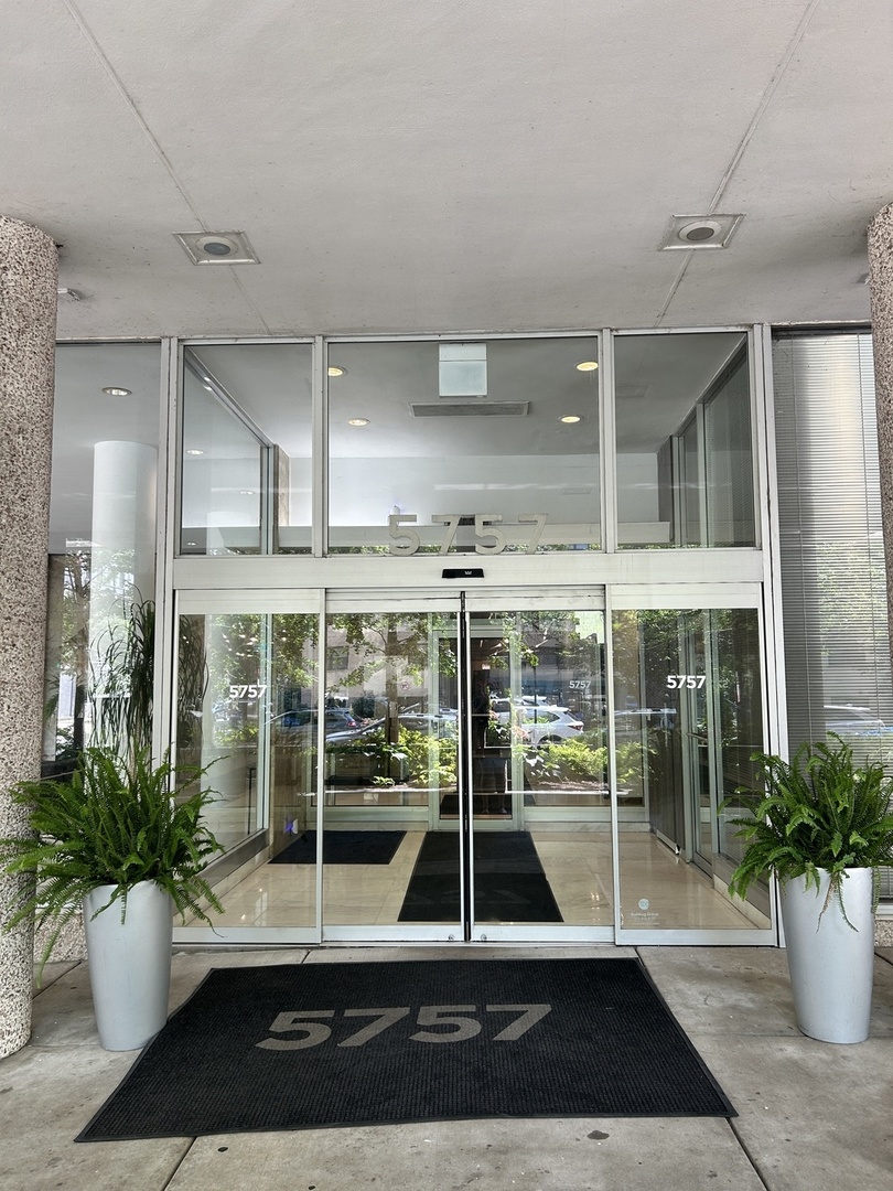 5757 N Sheridan Road 7D
