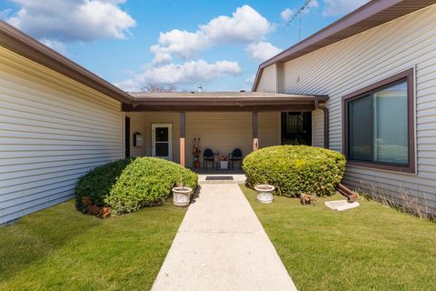 Tiny photo for 5202 Winslow Circle #A, McHenry, IL 60050 (MLS # 12617771)