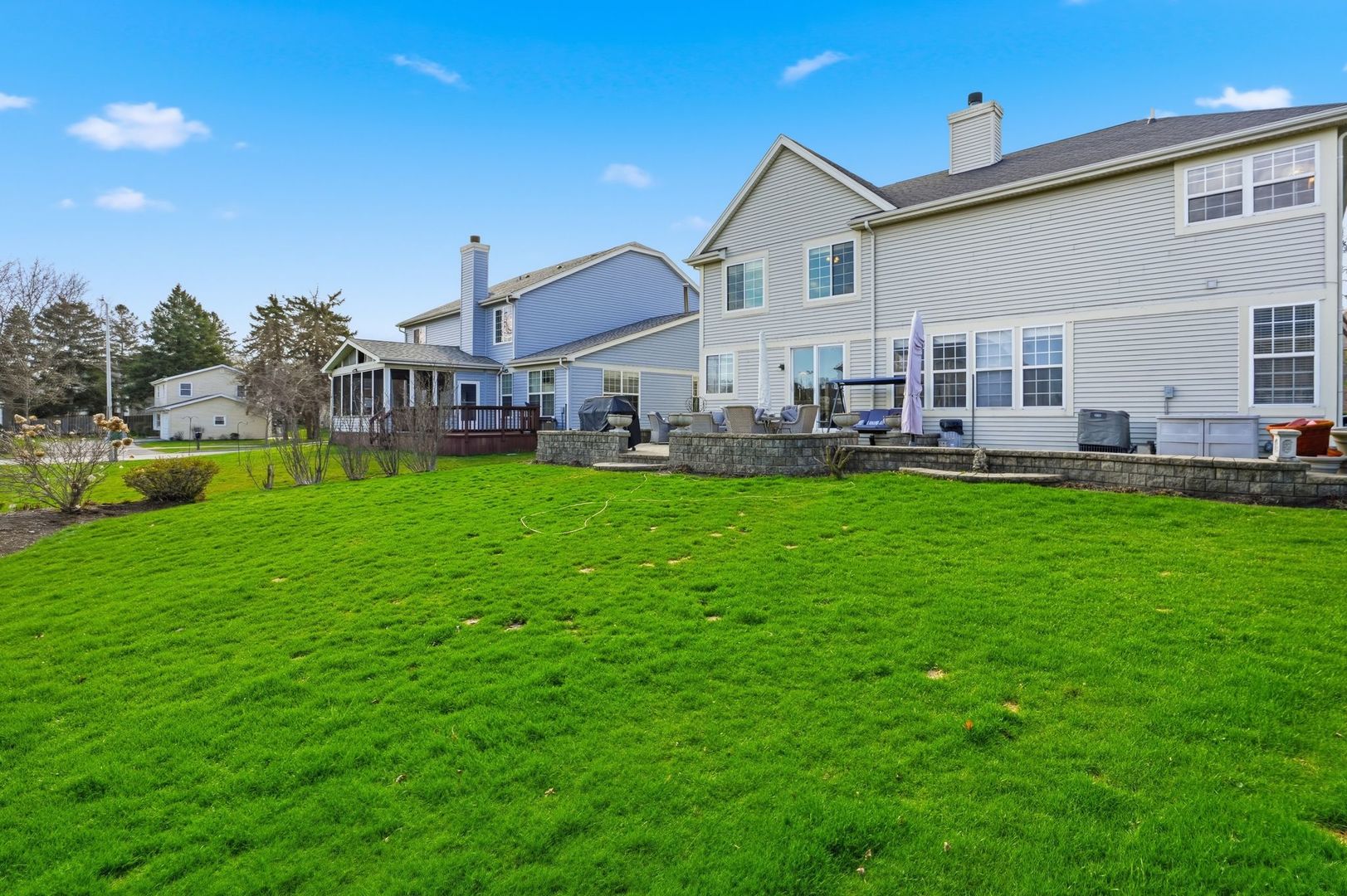 Properties 3 392 E 17th Place
