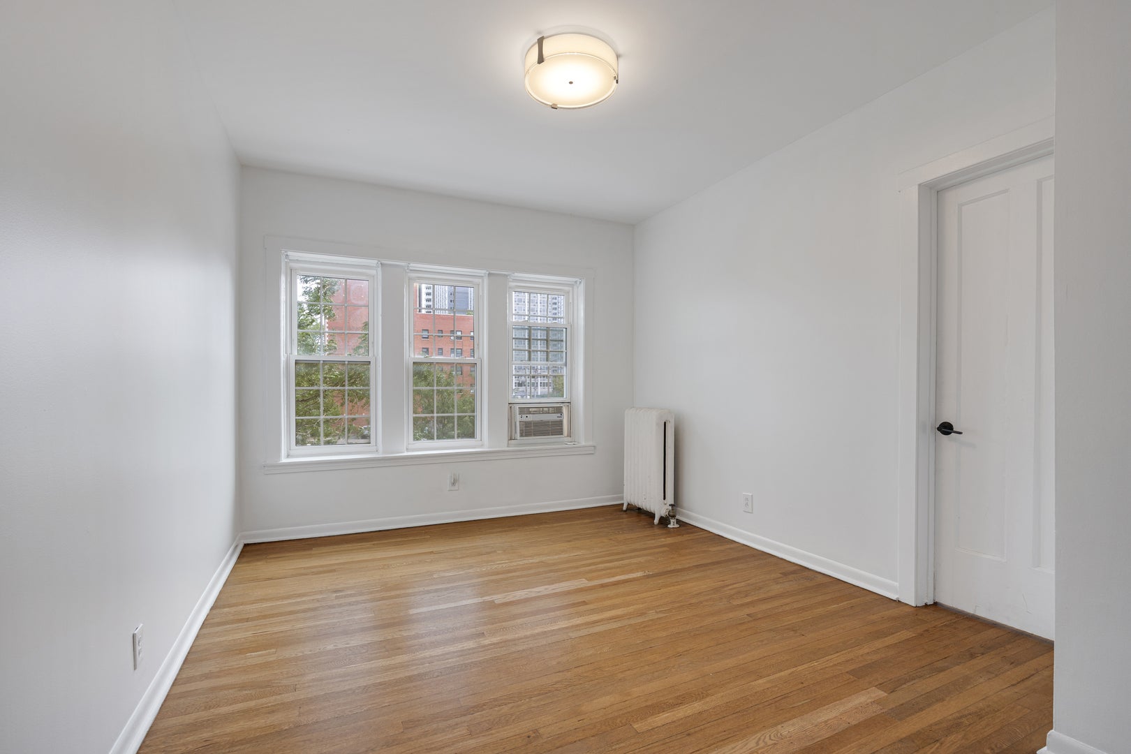 4310 N Clarendon Avenue 1021