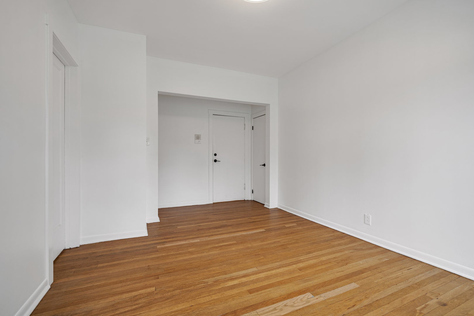 4310 N Clarendon Avenue 1021