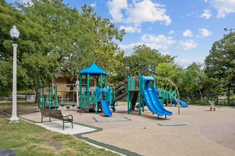 Tiny photo for 4310 N Clarendon Avenue #1021, Chicago, IL 60613 (MLS # 12763245)