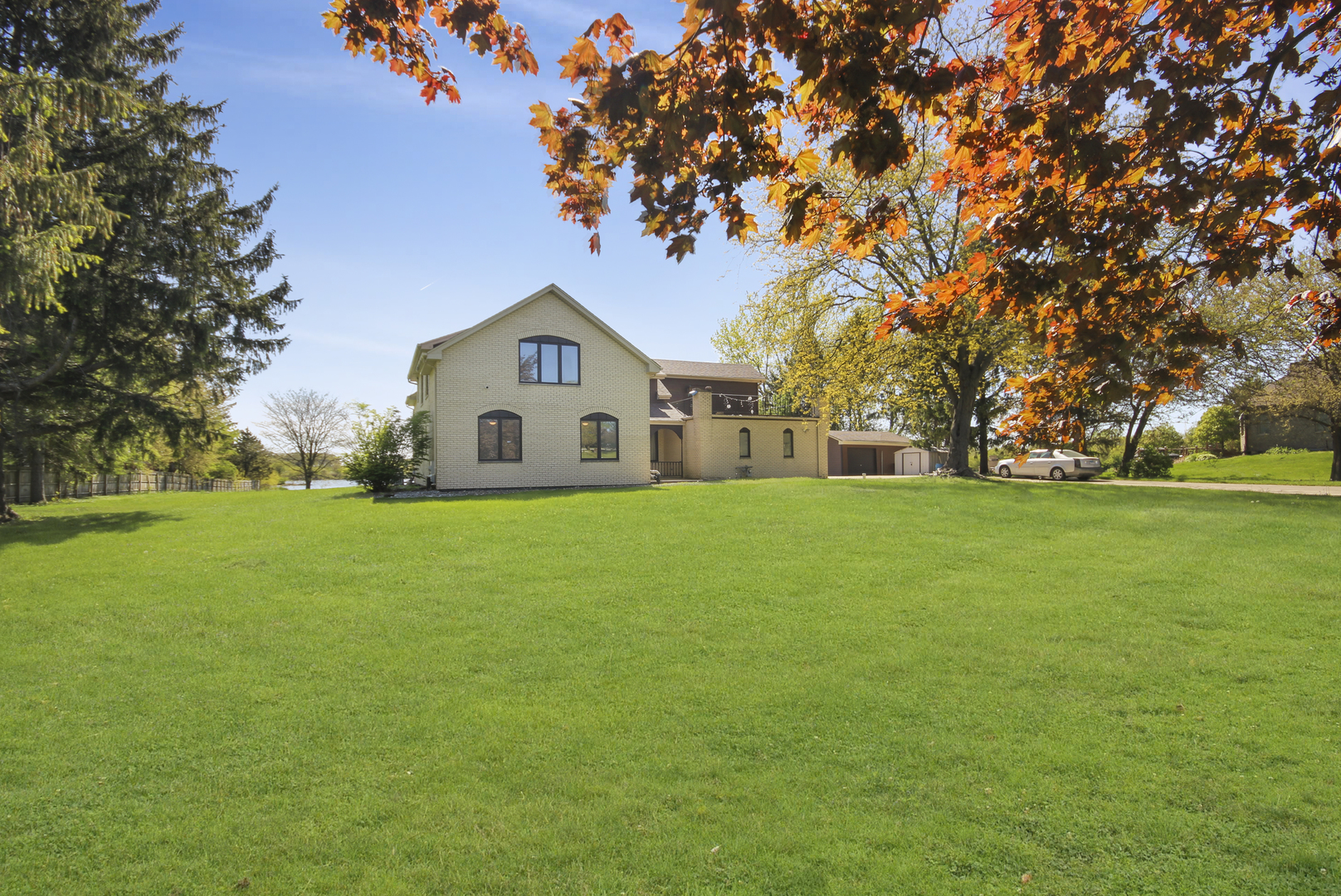 3321 E Reichert Drive