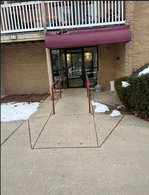 Photo of 940 Beau Drive S #110, Des Plaines, IL 60016 (MLS # 12582961)