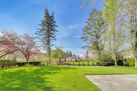 Tiny photo for 1317 W Grove Street, Arlington Heights, IL 60005 (MLS # 12628911)