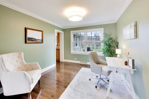 Tiny photo for 1317 W Grove Street, Arlington Heights, IL 60005 (MLS # 12628911)