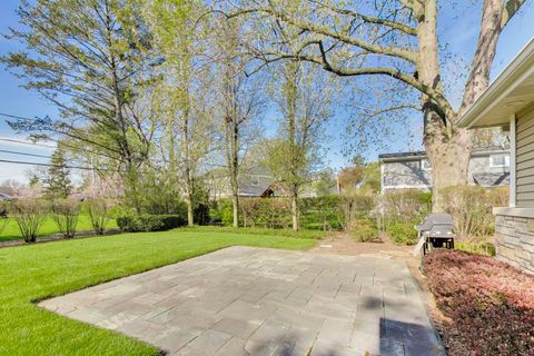 Tiny photo for 1317 W Grove Street, Arlington Heights, IL 60005 (MLS # 12628911)