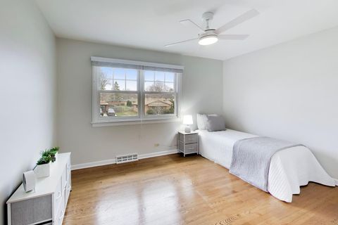 Tiny photo for 1317 W Grove Street, Arlington Heights, IL 60005 (MLS # 12628911)