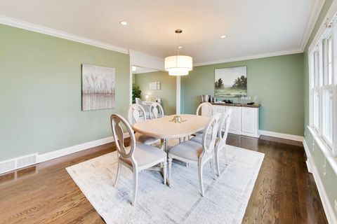 Tiny photo for 1317 W Grove Street, Arlington Heights, IL 60005 (MLS # 12628911)