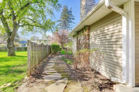 Tiny photo for 1317 W Grove Street, Arlington Heights, IL 60005 (MLS # 12628911)
