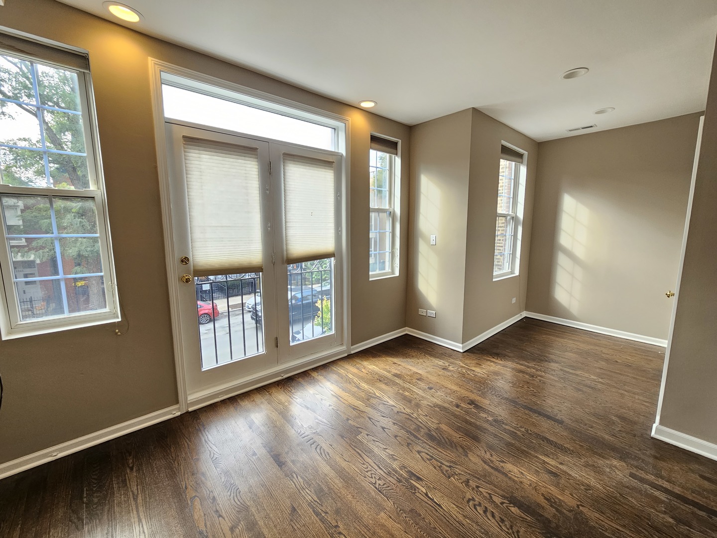 1069 N Marshfield Avenue 2