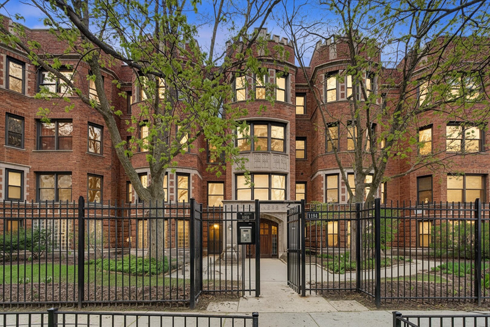 1200 W Sherwin Avenue 2K