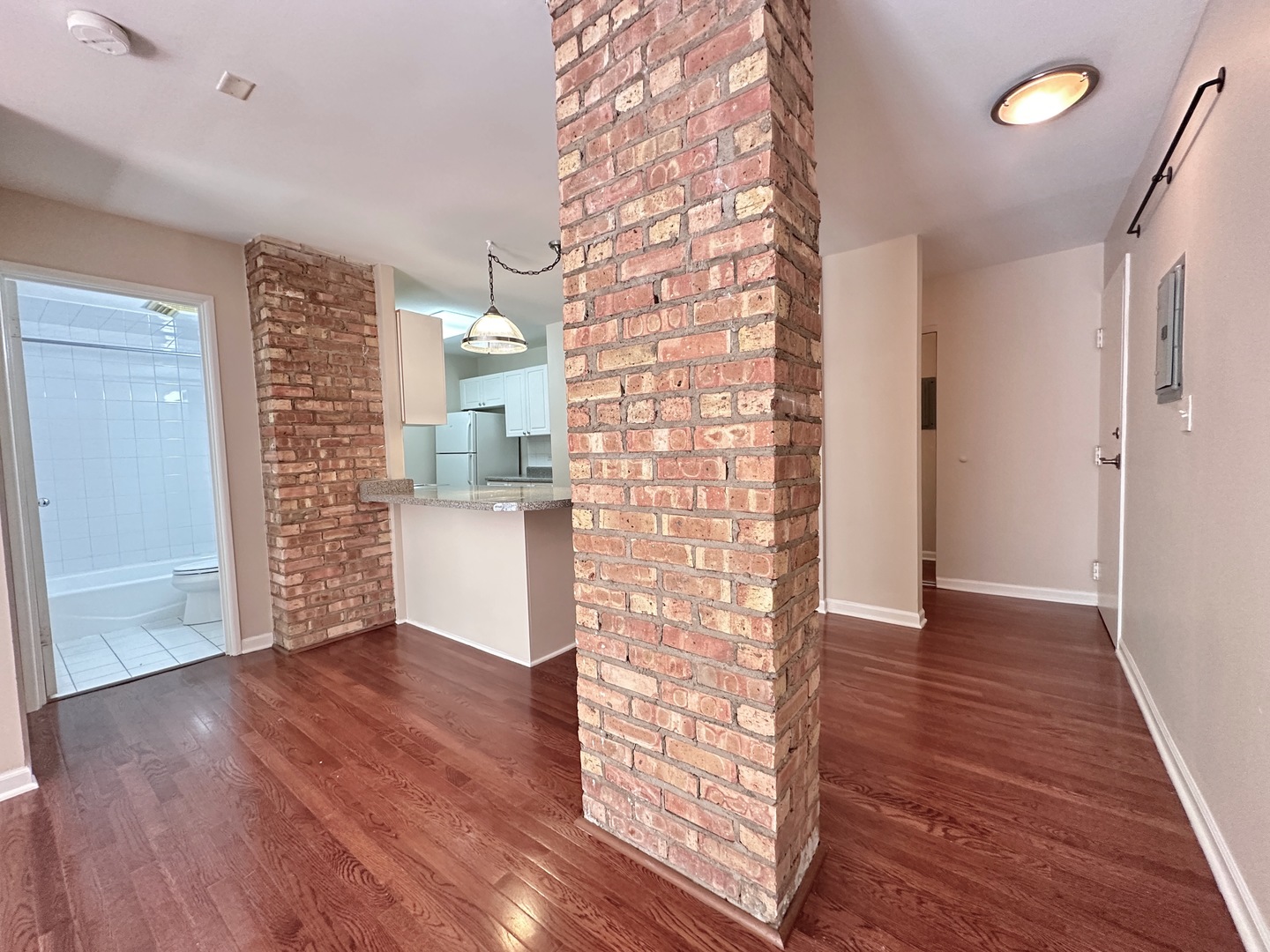435 W OAKDALE Avenue 2E