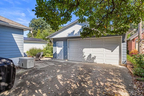 Tiny photo for 922 W Daniel Street, Champaign, IL 61821 (MLS # 12749323)