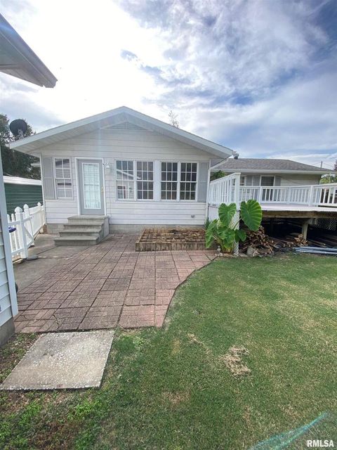 Tiny photo for 1200 ACADEMY Street, Eldorado, IL 62930 (MLS # EB460535)