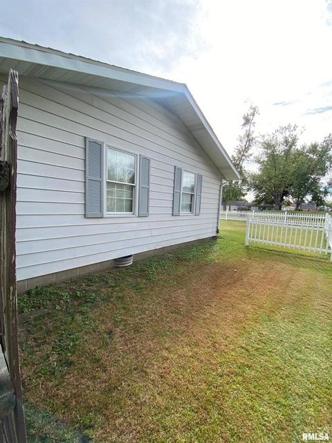 Tiny photo for 1200 ACADEMY Street, Eldorado, IL 62930 (MLS # EB460535)