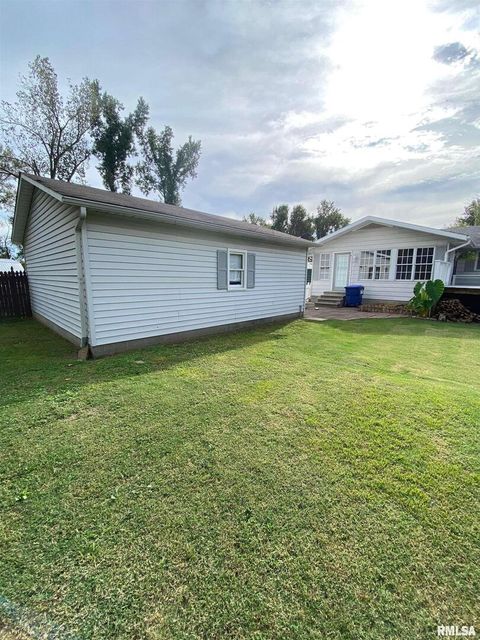 Tiny photo for 1200 ACADEMY Street, Eldorado, IL 62930 (MLS # EB460535)
