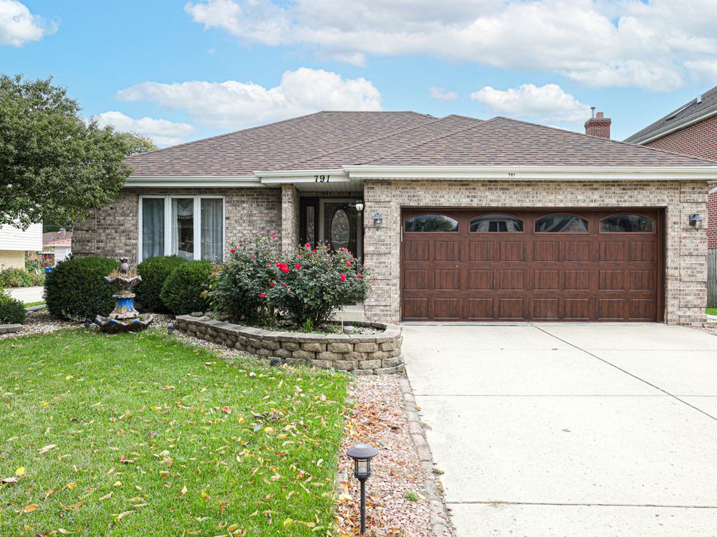 Photo for 791 N Adele Street, Elmhurst, IL 60126 (MLS # 12501310)