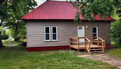 Photo of 602 W CHERRY Street, Mcleansboro, IL 62859 (MLS # EB460529)