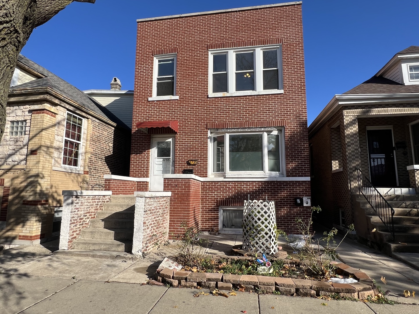 Chicago, Illinois 60632, United States, 5 Bedrooms Bedrooms, ,3 BathroomsBathrooms,Residential,Active,248403