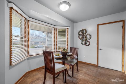 Tiny photo for 38 Ashlawn Avenue, Oswego, IL 60543 (MLS # 12515790)