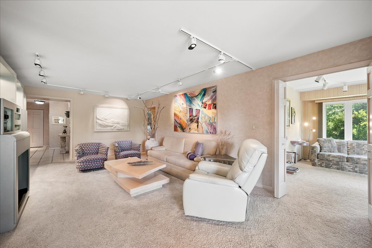 1621 Mission Hills Road 110