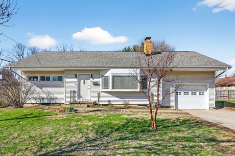 Photo of 816 W College Avenue, Normal, IL 61761 (MLS # 12596120)
