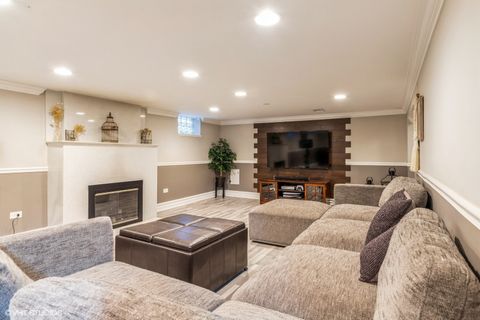 Tiny photo for 6739 N Leroy Avenue, Lincolnwood, IL 60712 (MLS # 12474639)