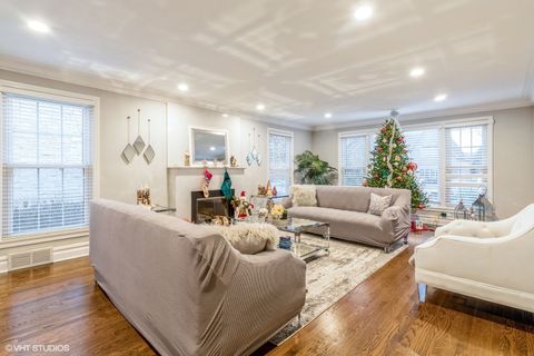 Tiny photo for 6739 N Leroy Avenue, Lincolnwood, IL 60712 (MLS # 12474639)