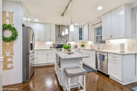 Tiny photo for 6739 N Leroy Avenue, Lincolnwood, IL 60712 (MLS # 12474639)