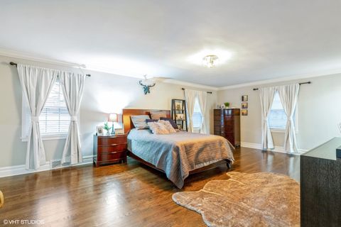 Tiny photo for 6739 N Leroy Avenue, Lincolnwood, IL 60712 (MLS # 12474639)