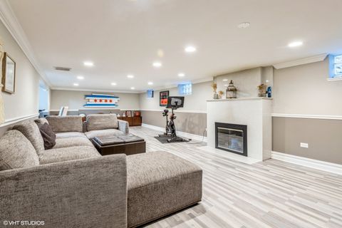 Tiny photo for 6739 N Leroy Avenue, Lincolnwood, IL 60712 (MLS # 12474639)