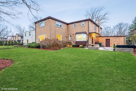 Tiny photo for 6739 N Leroy Avenue, Lincolnwood, IL 60712 (MLS # 12474639)