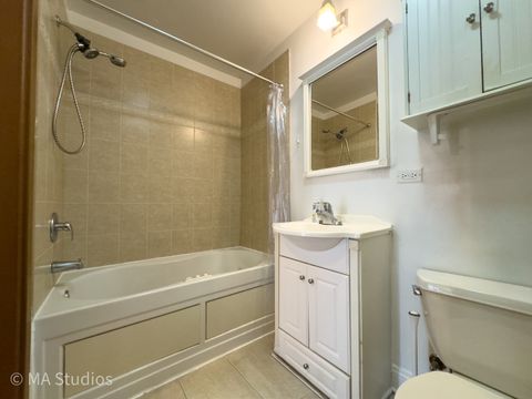 Tiny photo for 1647 W Sherwin Avenue #1, Chicago, IL 60626 (MLS # 12598792)