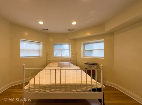 Tiny photo for 1647 W Sherwin Avenue #1, Chicago, IL 60626 (MLS # 12598792)