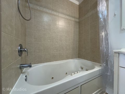 Tiny photo for 1647 W Sherwin Avenue #1, Chicago, IL 60626 (MLS # 12598792)