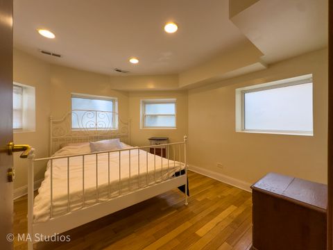 Tiny photo for 1647 W Sherwin Avenue #1, Chicago, IL 60626 (MLS # 12598792)