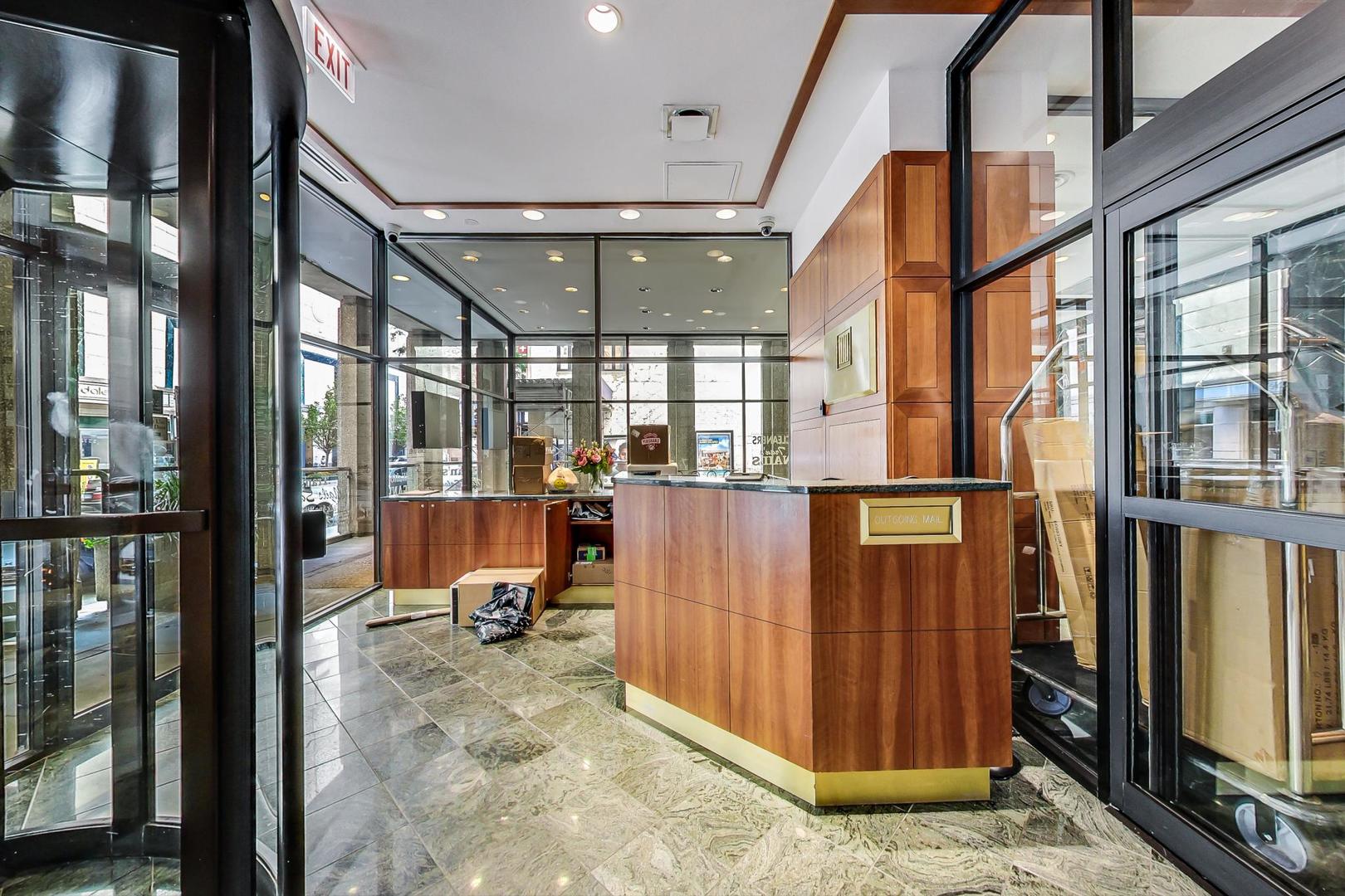 100 E WALTON Street 38D