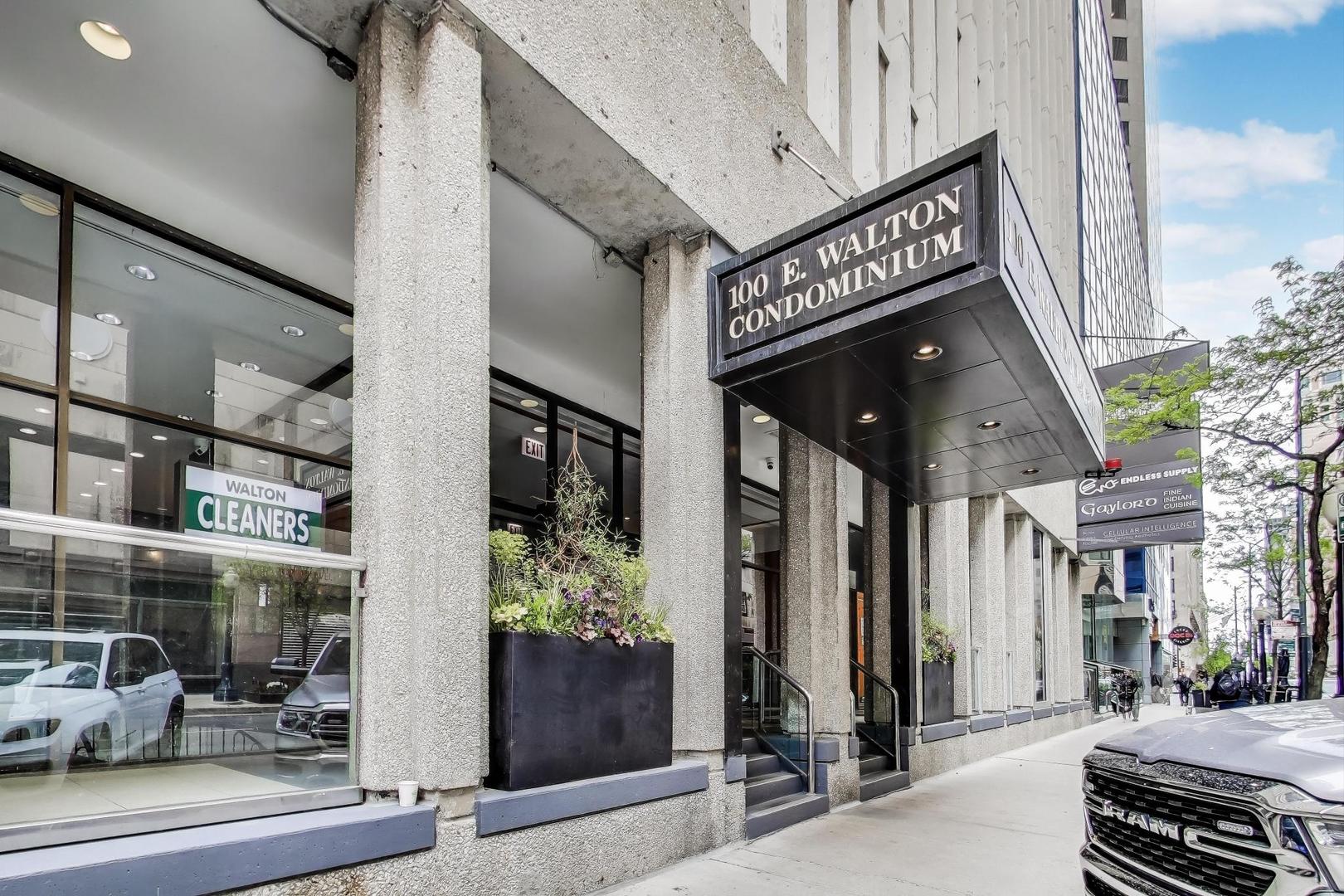 100 E WALTON Street 38D