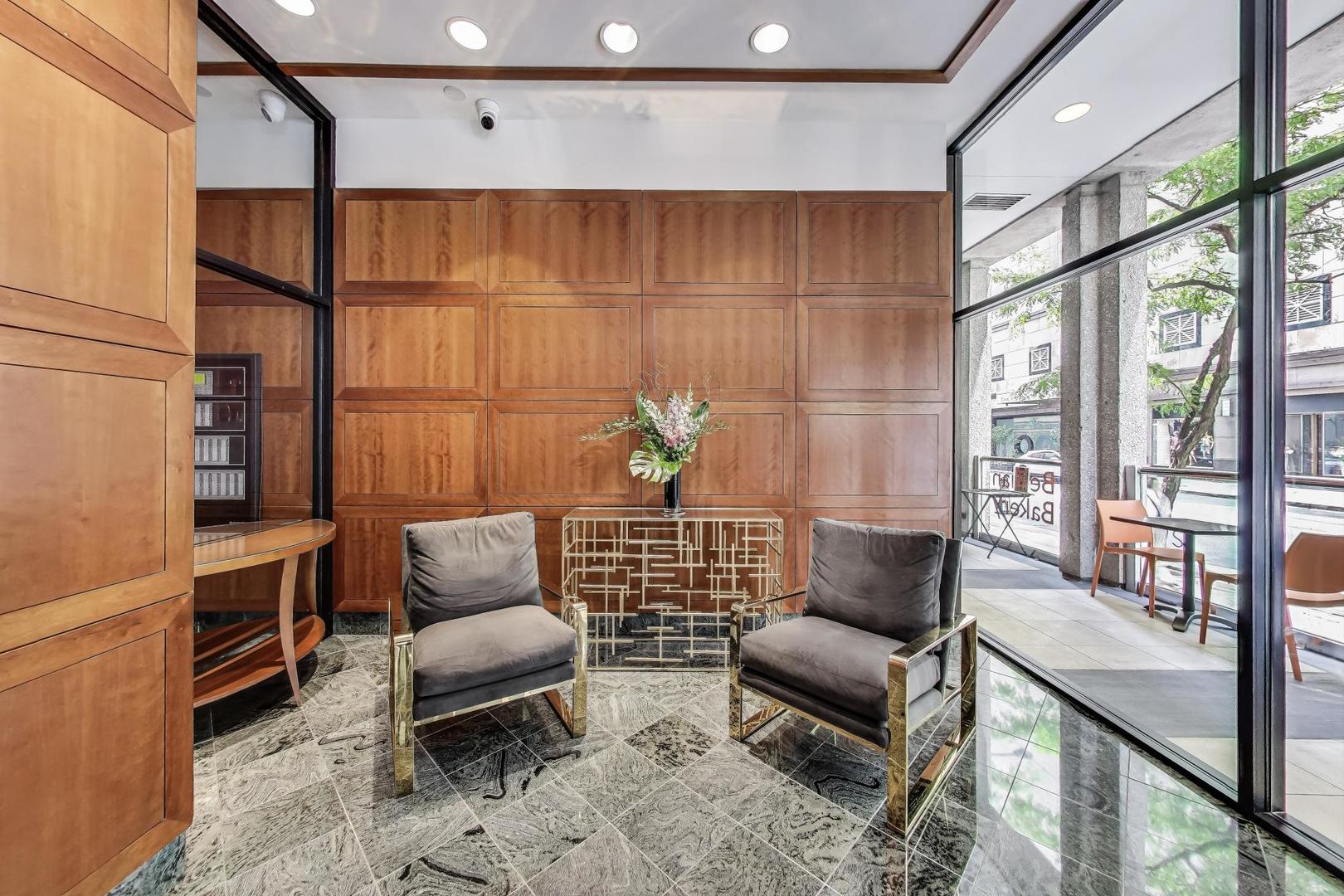 100 E WALTON Street 38D