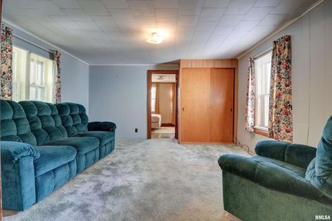 Tiny photo for 2002 GARFIELD Street, Clinton, IA 52732 (MLS # QC4268976)