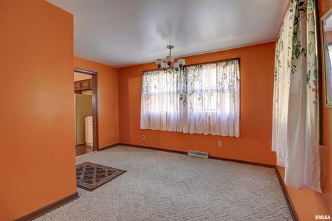 Tiny photo for 2002 GARFIELD Street, Clinton, IA 52732 (MLS # QC4268976)