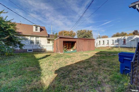 Tiny photo for 2002 GARFIELD Street, Clinton, IA 52732 (MLS # QC4268976)