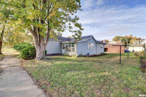 Tiny photo for 2002 GARFIELD Street, Clinton, IA 52732 (MLS # QC4268976)