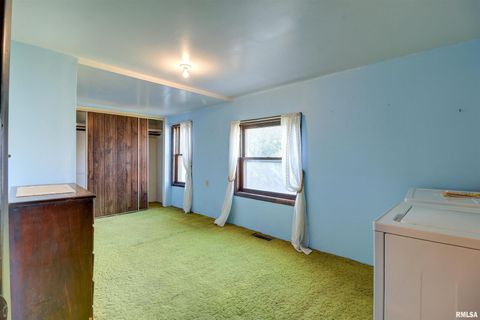 Tiny photo for 2002 GARFIELD Street, Clinton, IA 52732 (MLS # QC4268976)