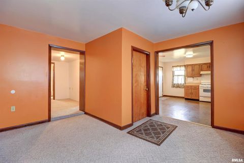 Tiny photo for 2002 GARFIELD Street, Clinton, IA 52732 (MLS # QC4268976)