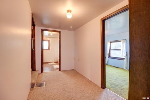 Tiny photo for 2002 GARFIELD Street, Clinton, IA 52732 (MLS # QC4268976)