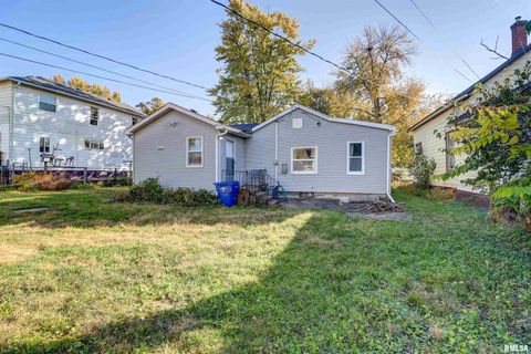 Tiny photo for 2002 GARFIELD Street, Clinton, IA 52732 (MLS # QC4268976)